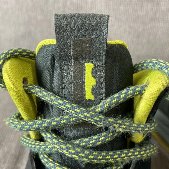 LeBron 10 Dunkmam sneaker in youth size 6 - Picture 6 of 10